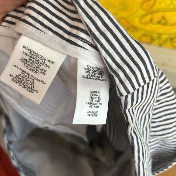 Jones New York Stretch Black and White Striped Cropped Pants 10 - Picture 3 of 16
